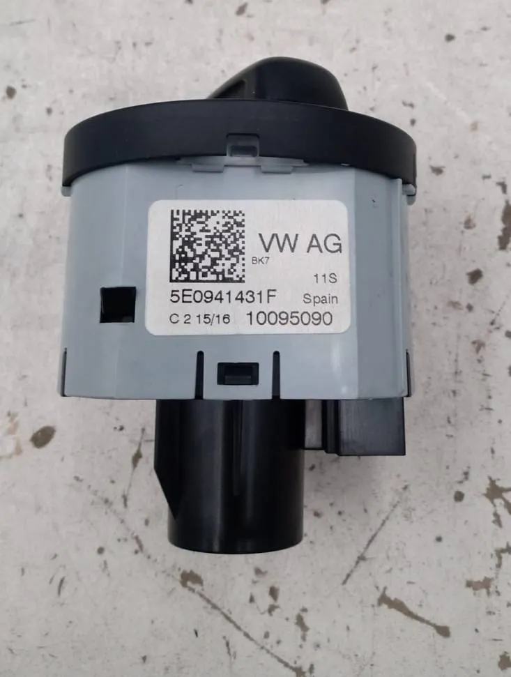 Mando luces CUS de Skoda Fabia iii station wagon (nj5) 0-0 con 146000 km - pieza usada
