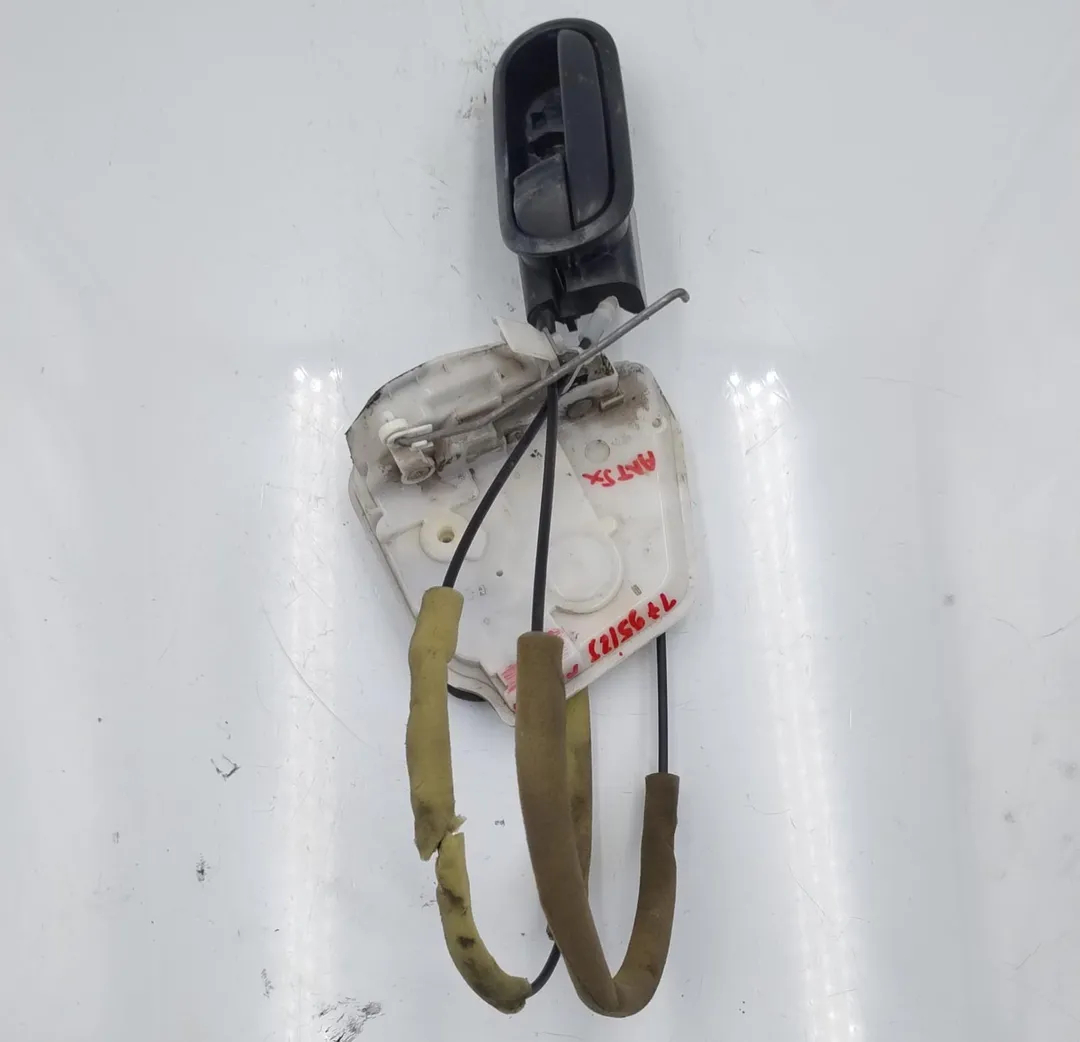 Front door lock lh ZJ DF7359310C de Mazda 2 (de_, dh_3) 2007-2015 con 301000 km - pieza usada