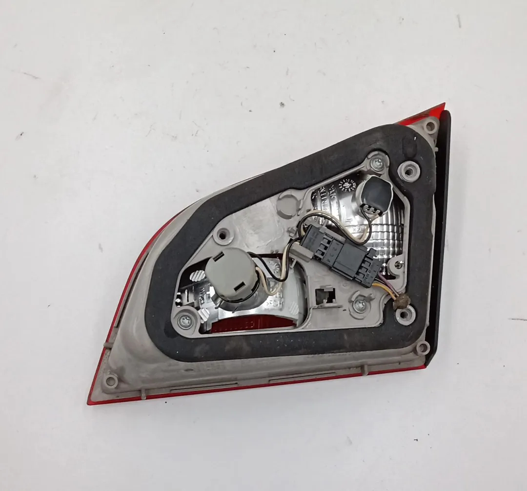 Piloto trasero izquierdo 13282246 de Opel Astra j sports tourer (p10) 2010-2015 - pieza usada