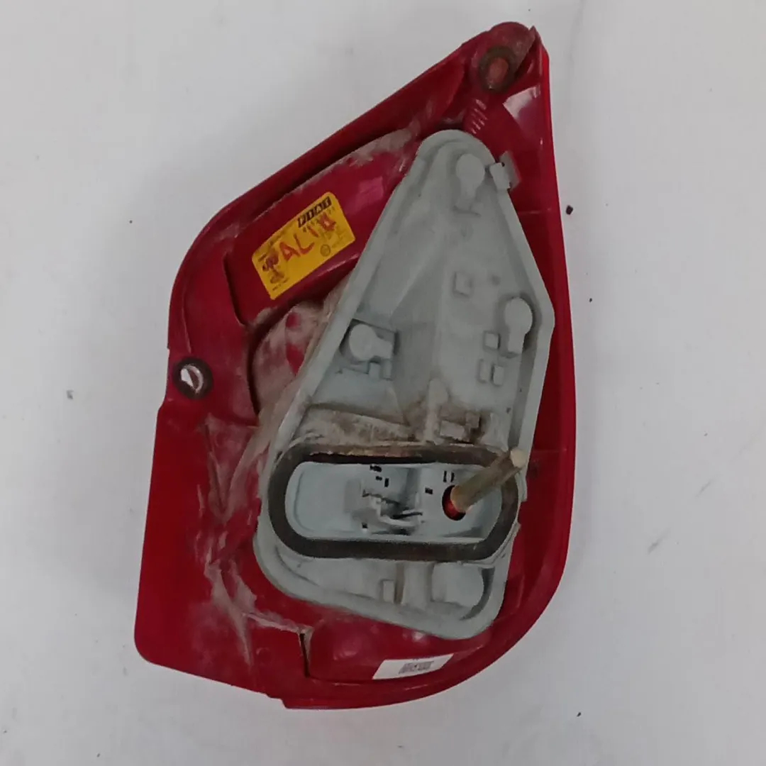 Piloto trasero izquierdo 178E2000 46537831 de Fiat Palio (178_) 1996-2002 con 102000 km - pieza usada