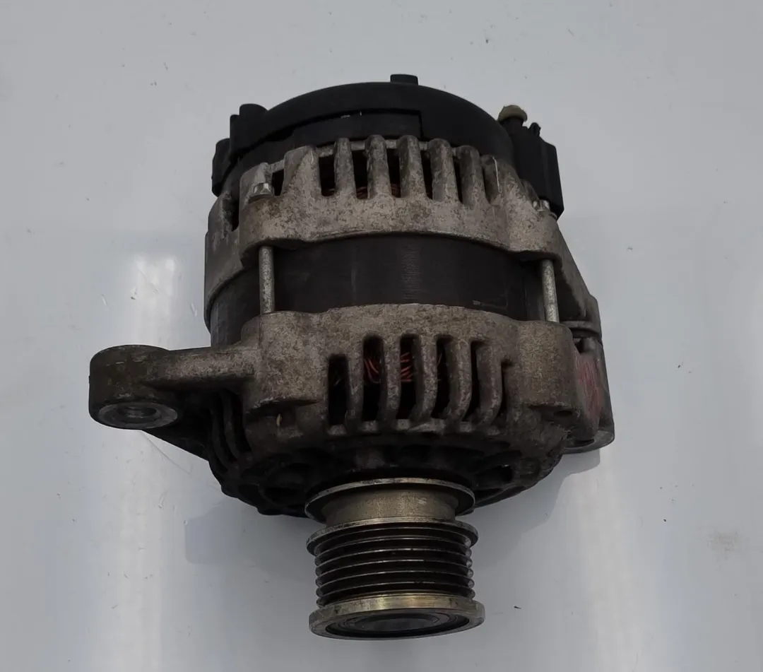 Alternador A20DTH 13579668 de Opel Astra j sports tourer (p10) 2010-2015 - pieza usada