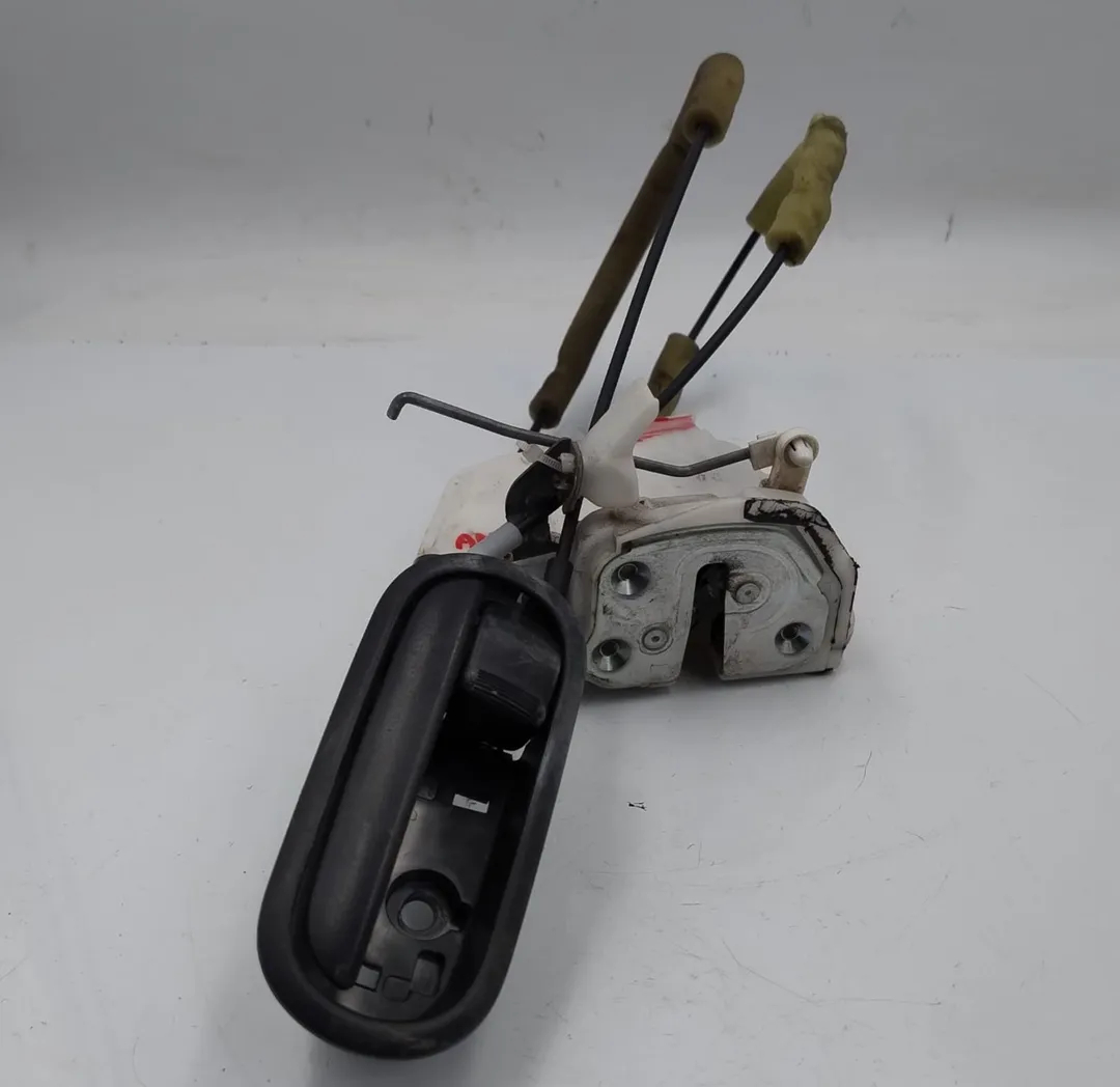 Front door lock lh ZJ DF7359310C de Mazda 2 (de_, dh_3) 2007-2015 con 301000 km - pieza usada