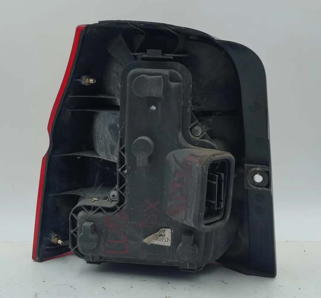 Fanale posteriore destro AHT 6X0945096E de Volkswagen Lupo i (6x1, 6e1) 1998-2005 con 356000 km - pieza usada
