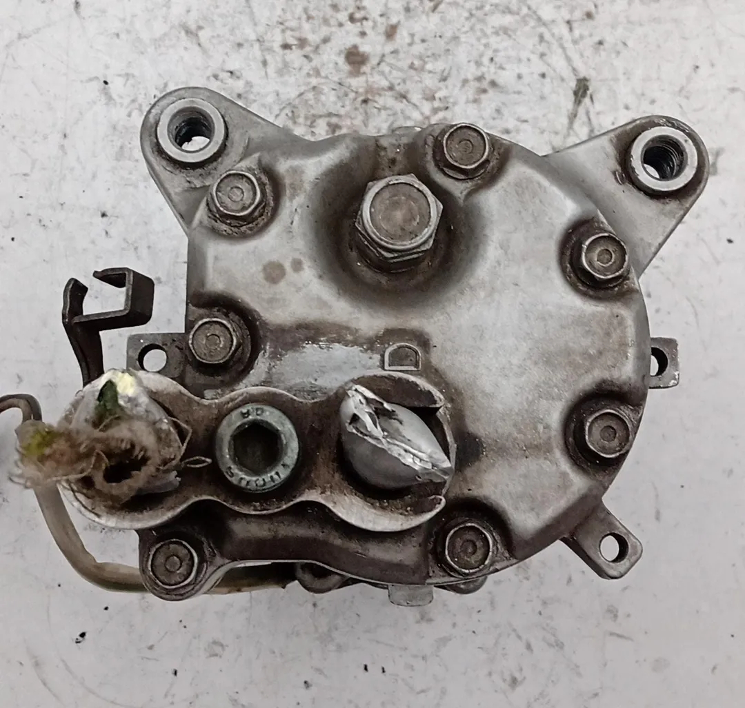 Air conditioning compressor 6N0820803A de Volkswagen Polo iii classic (6v2) 1995-2001 - pieza usada