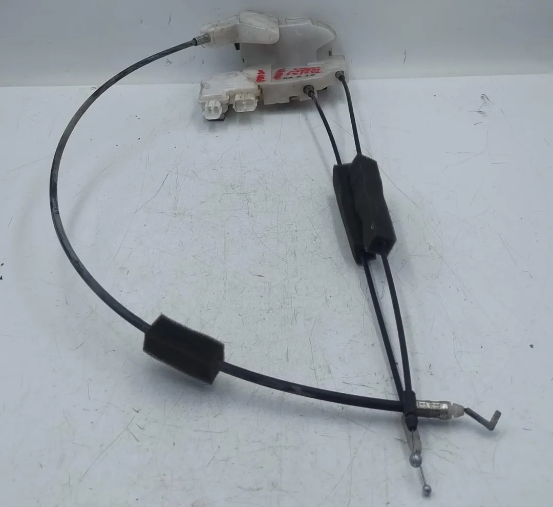 Rear door lock rh EE20 61039AG100 de Subaru Legacy iv station wagon (bp) 2008-2009 con 146000 km - pieza usada