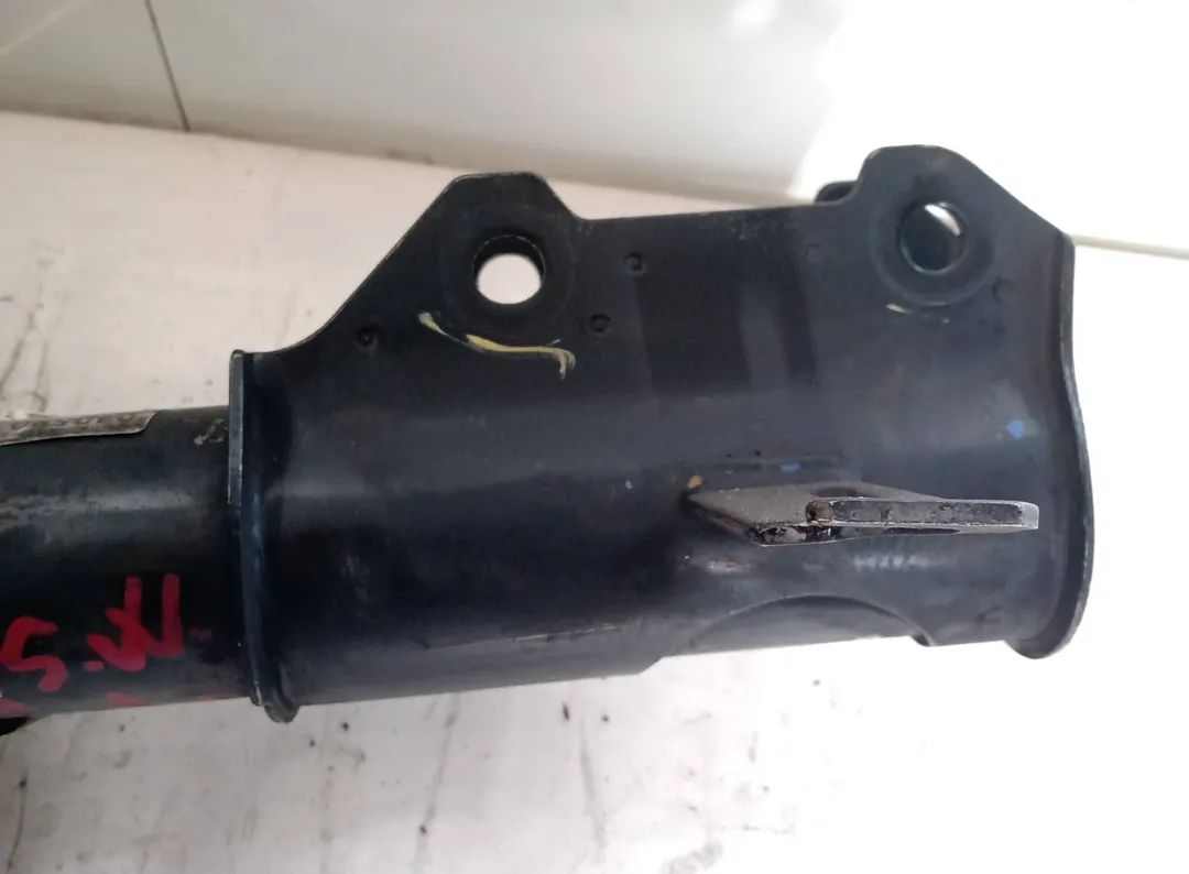 Amortiguador delantero izquierdo B16DTH 13474017 de Opel Astra j sports tourer (p10) 2010-2015 - pieza usada