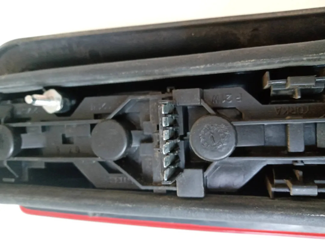 Scheinwerfer rechts kofferraum Z16YNG 9199761 de Opel Combo furgón/ranchera familiar 2005-2012 con 282021 km - pieza usada
