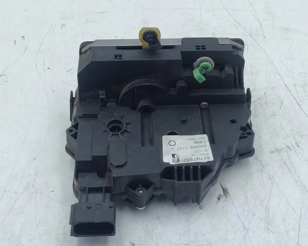Cerradura puerta delantera izquierda 350A1000 52065105 de Fiat Grande punto (4c) (05/08>01/11<) 2008-2011 con 104000 km - pieza usada