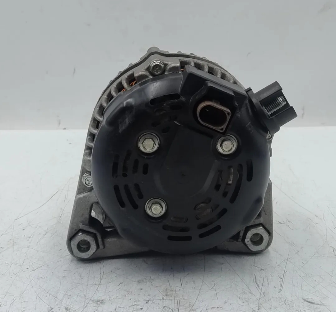 Alternador FSJA de Ford Fiesta vii (hj, hf) 2017-0 con 46000 km - pieza usada
