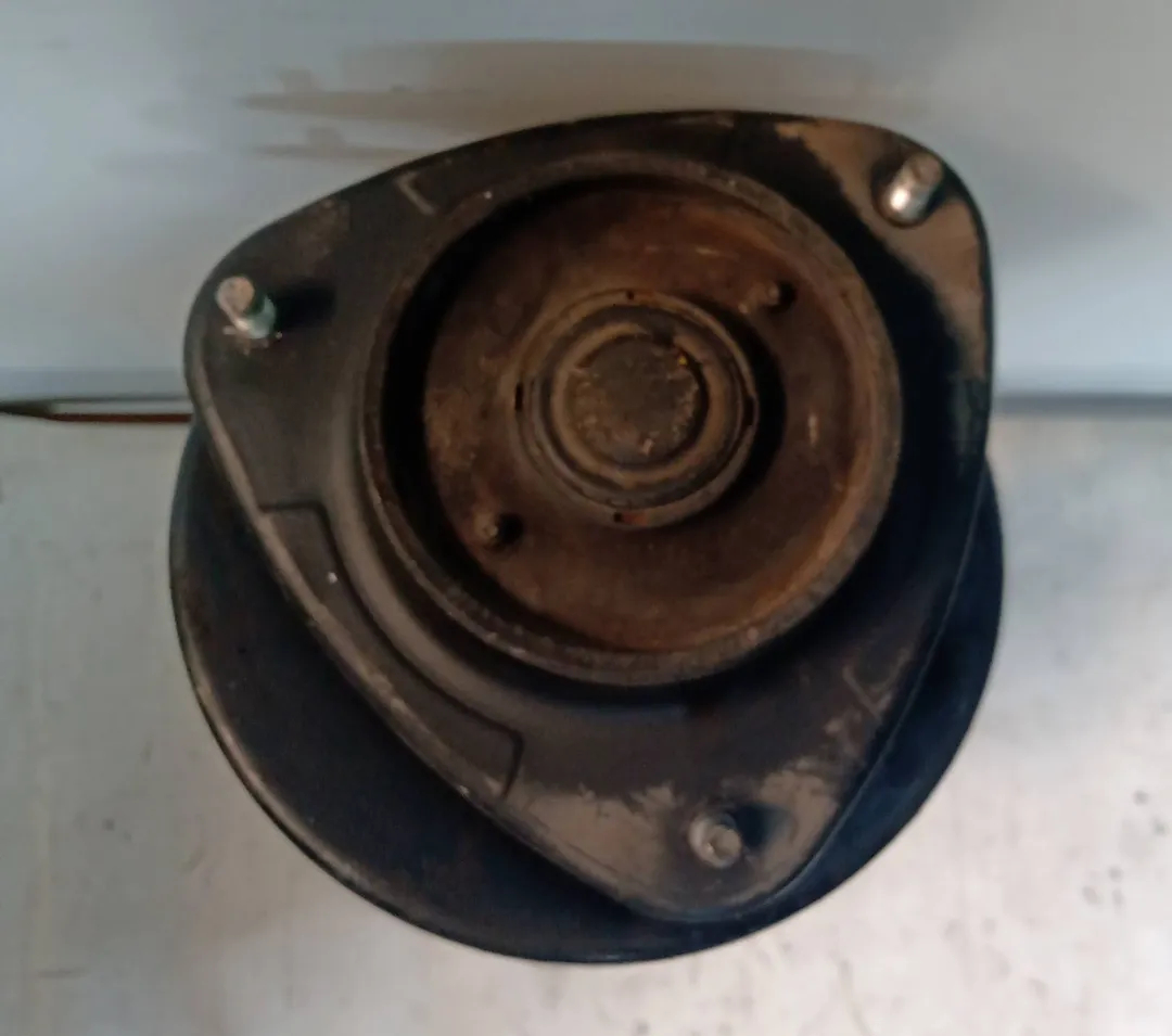 Amortiguador delantero derecho 20310FG040 de Subaru Impreza hatchback (gr, gh, g3) 0-0 - pieza usada