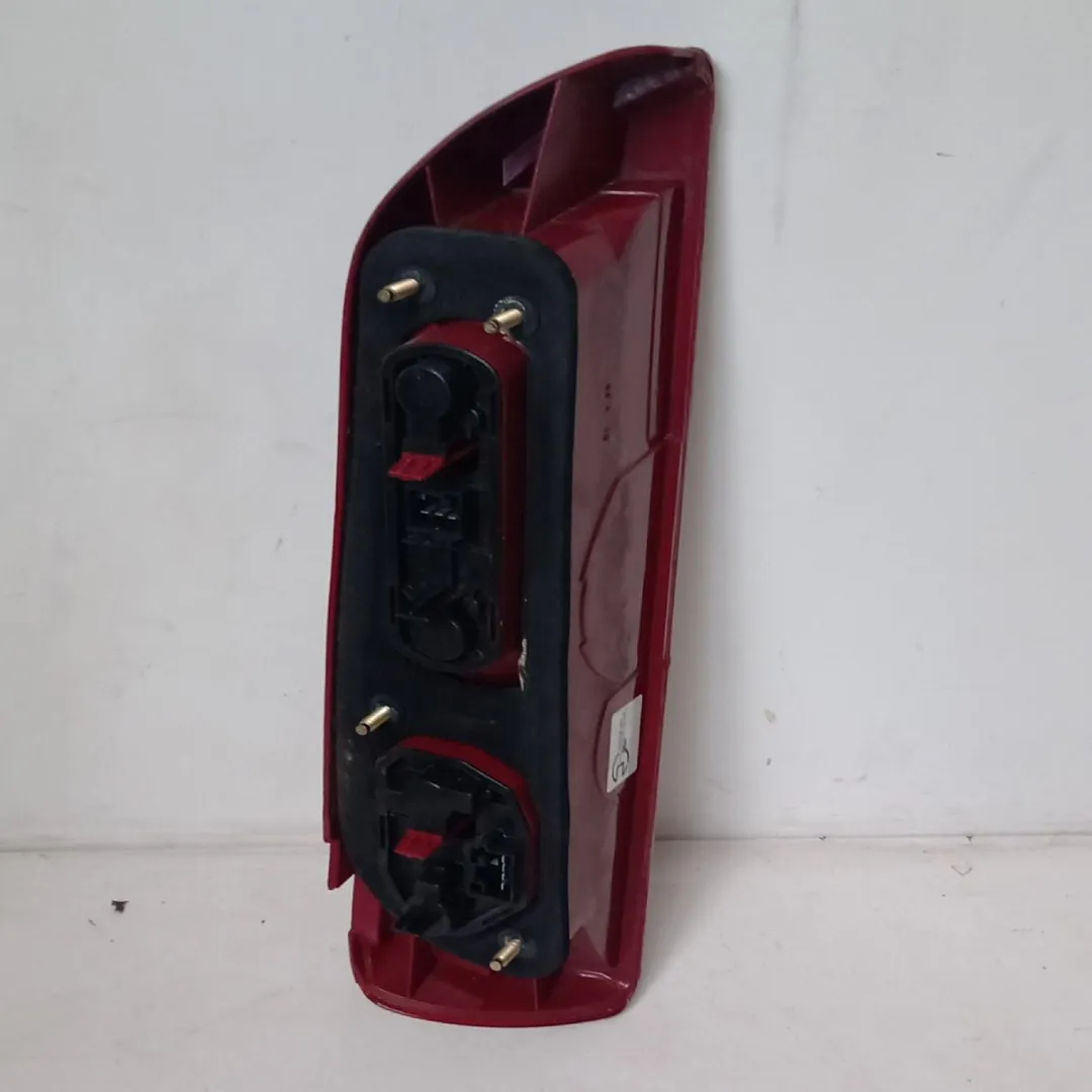 Piloto maletero derecho AR67601 60603944 de Alfa romeo 146 (05/95>03/99<) 1994-1999 con 182000 km - pieza usada