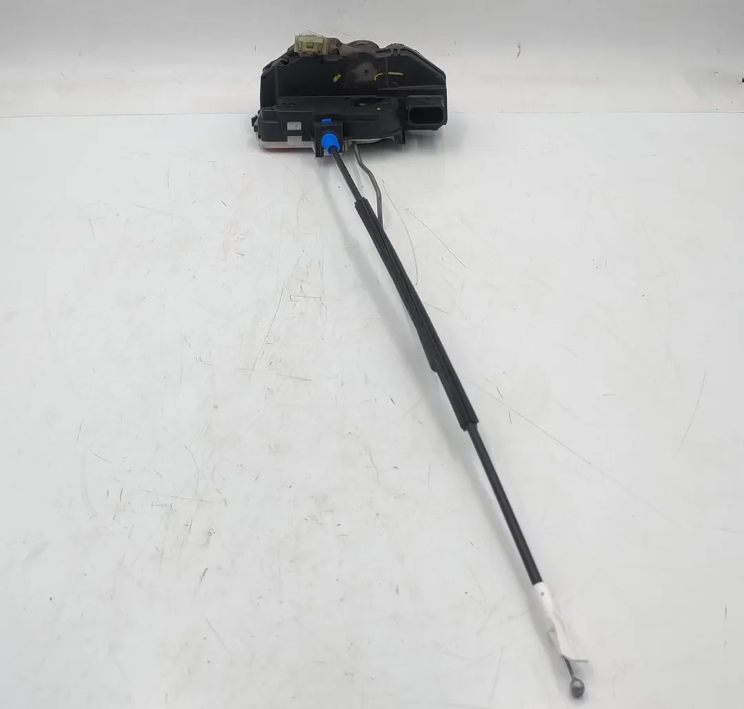 Cerradura puerta delantera derecha A20DTH 13579523 de Opel Astra j sports tourer (p10) 2010-2015 - pieza usada