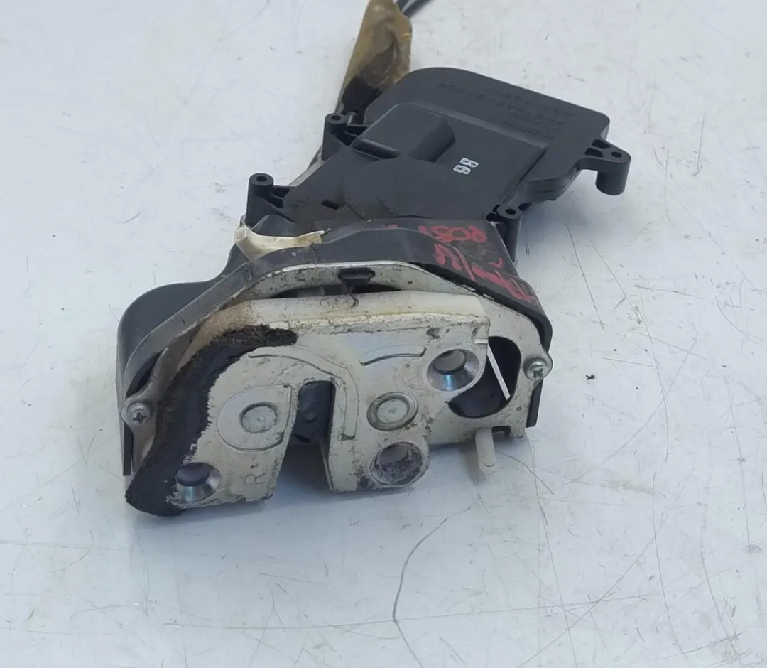 Rear door lock rh NFV GJ6A72310G de Mazda 6 station wagon (gy) 2002-2007 con 374000 km - pieza usada