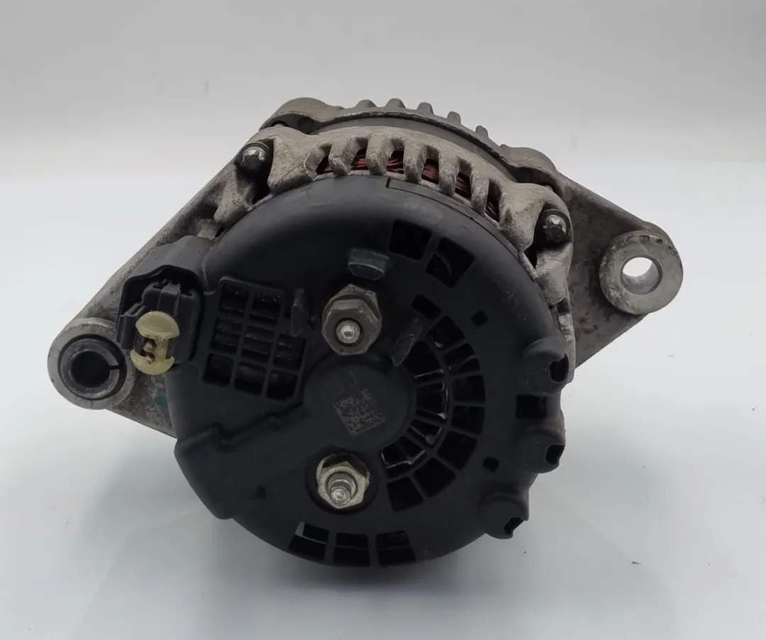 Alternador A20DTH 13579668 de Opel Astra j sports tourer (p10) 2010-2015 - pieza usada