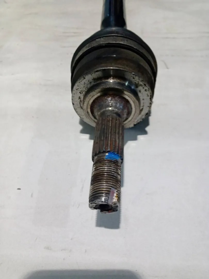 Eje delantero derecho 8H01 de Citroen C3 ii (sc_) 2009-2016 - pieza usada
