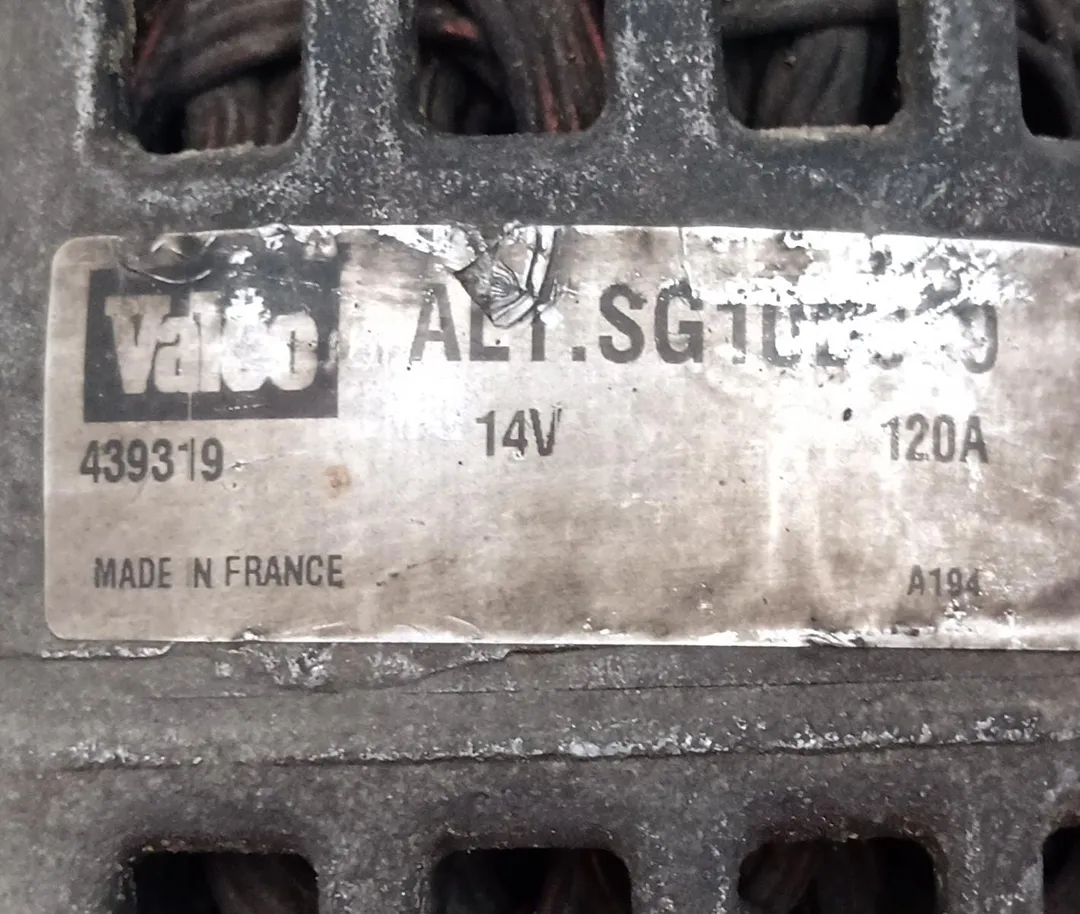 Alternador 7700436626 de Renault Megane 1a serie (01/96>09/99<) 1997-1999 - pieza usada