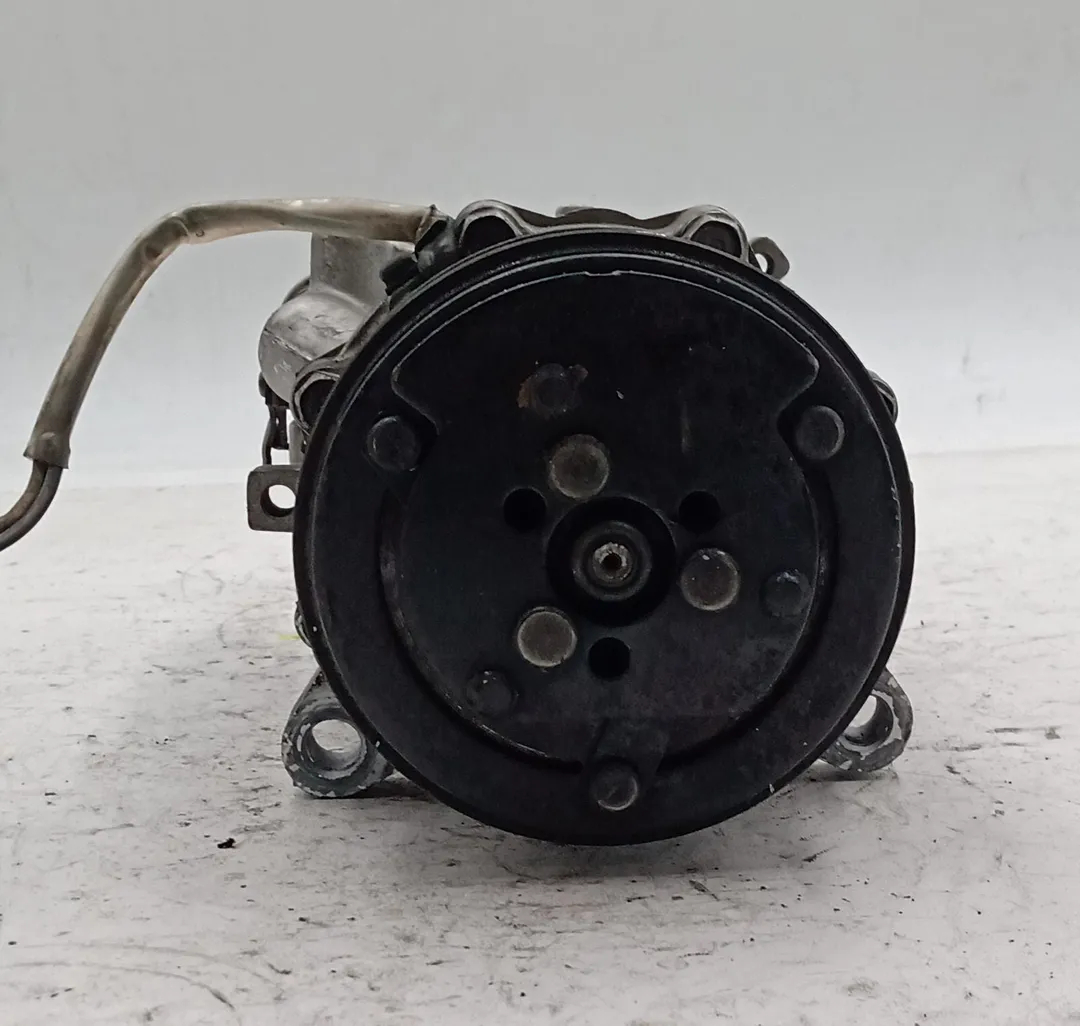 Air conditioning compressor 6N0820803A de Volkswagen Polo iii classic (6v2) 1995-2001 - pieza usada