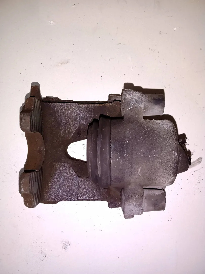 Pinza de freno delantera derecha CGP 1K0615124D de Volkswagen Polo v (6r1, 6c1) 2011-2014 - pieza usada