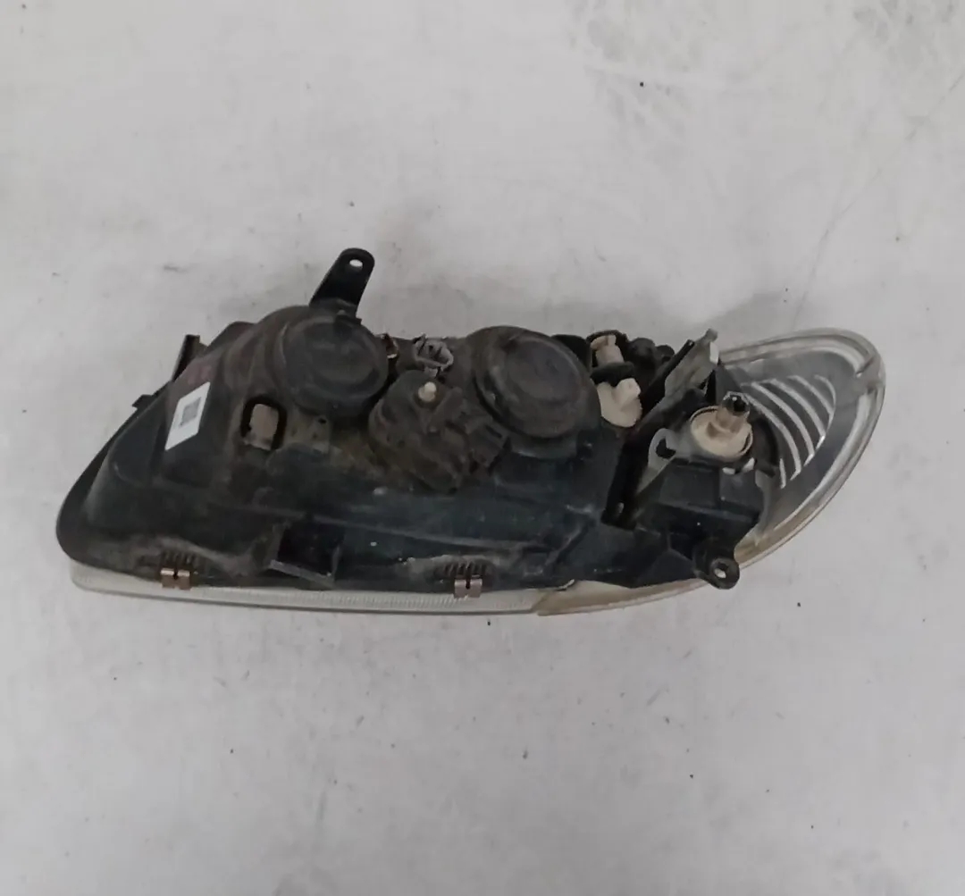 Feu avant droit de Nissan Almera ii hatchback (n16) 2000-2003 - pieza usada