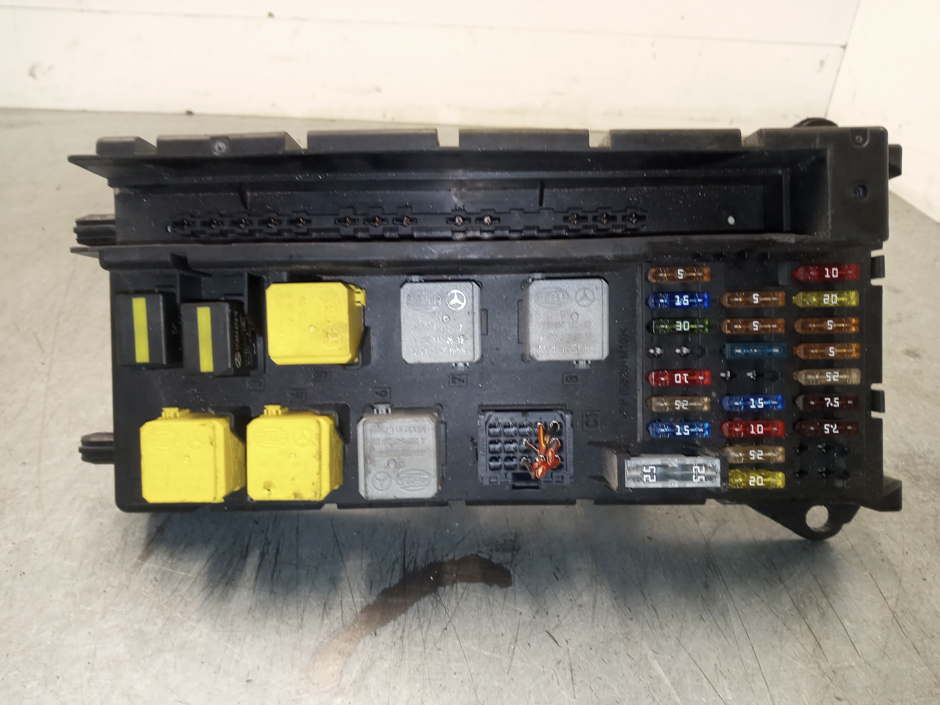 MERCEDES-BENZ Sprinter 1 generation (903) (1995-2006) Fuse Box A9065454201 26372366