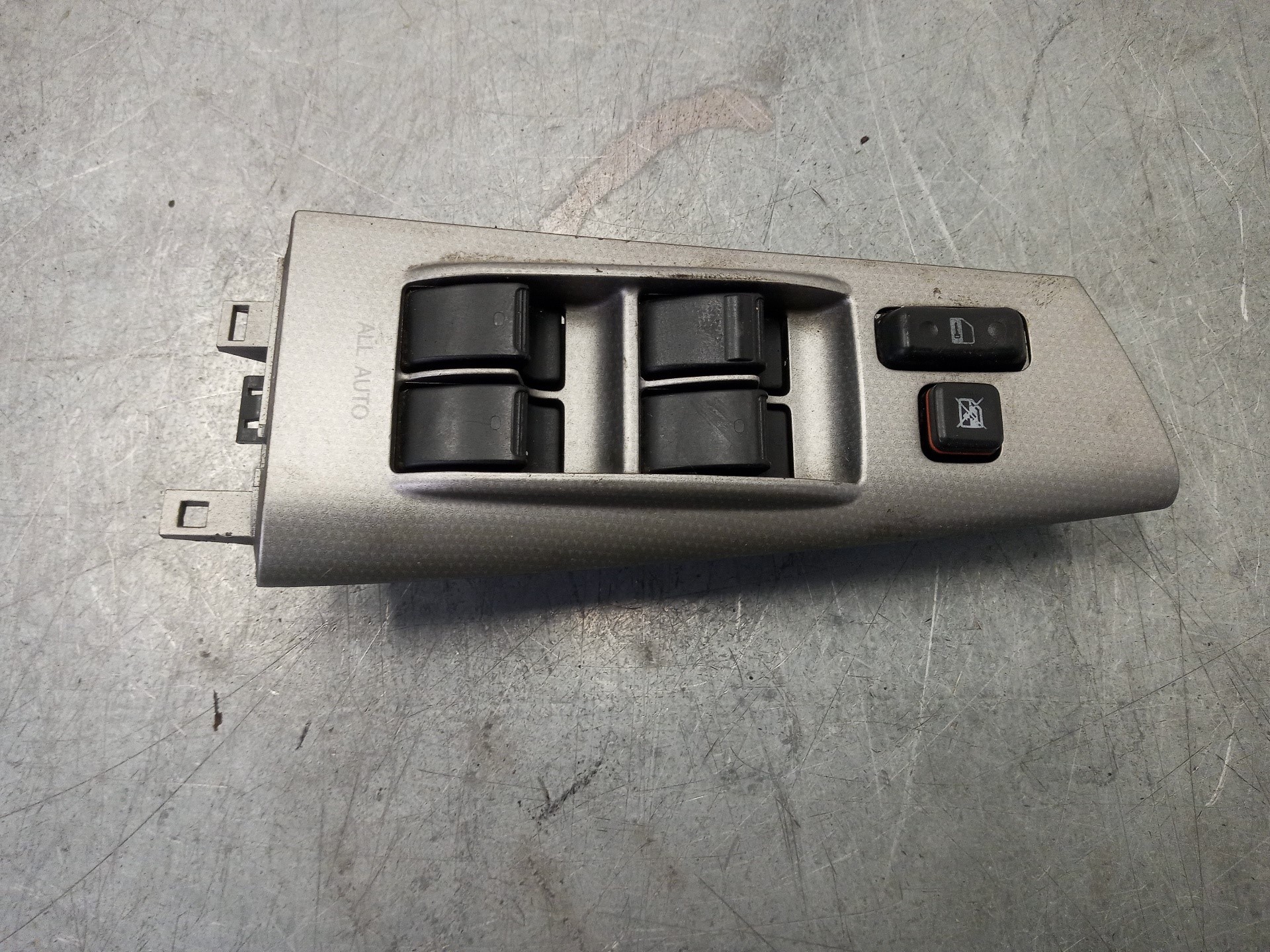 TOYOTA Corolla E120 (2000-2008) Front Left Door Window Switch 848200F030 20127765