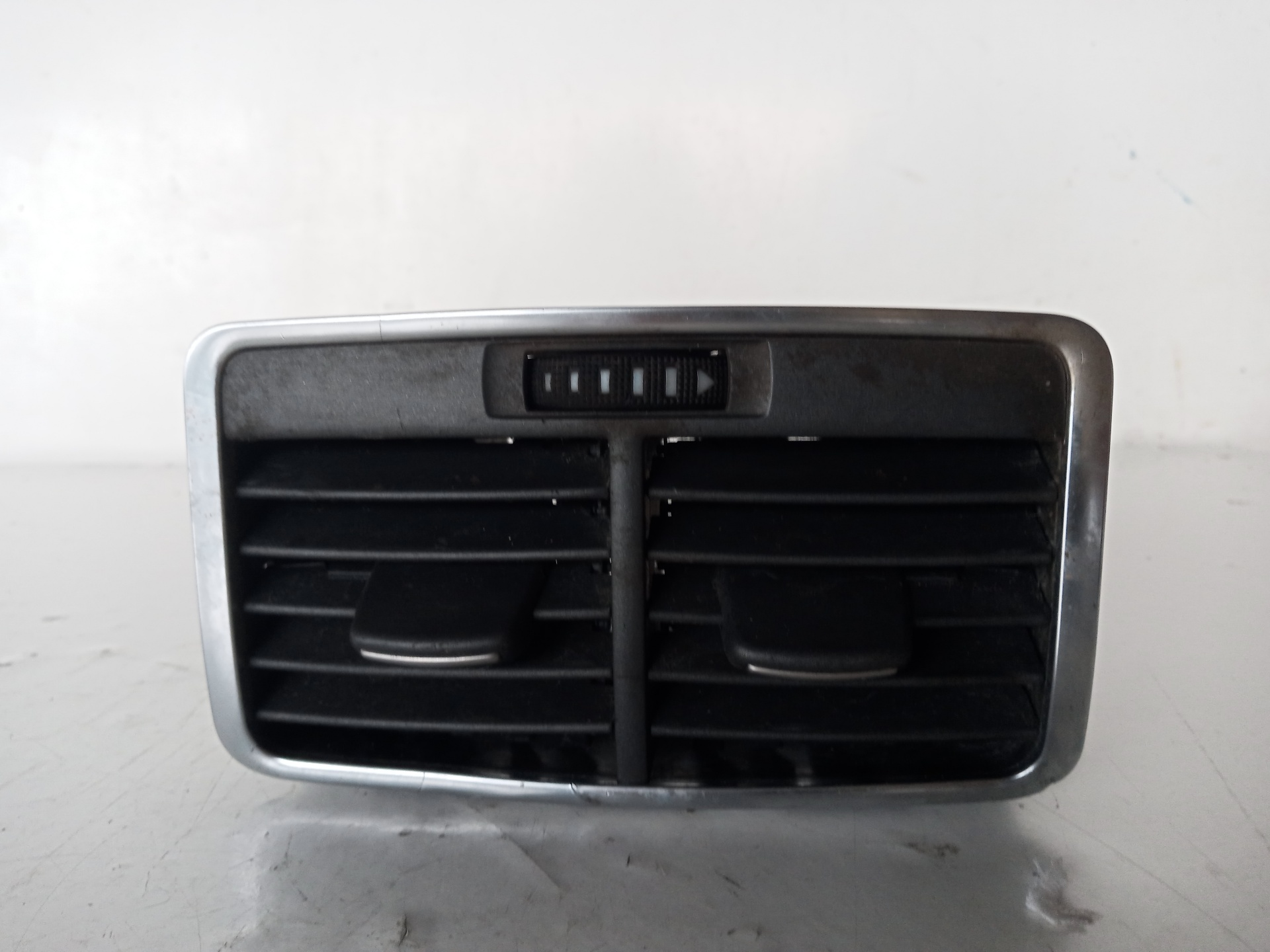 AUDI A6 C6/4F (2004-2011) Γρίλια εισαγωγής αέρα καμπίνας 4F0819203,4F0819203 27568194