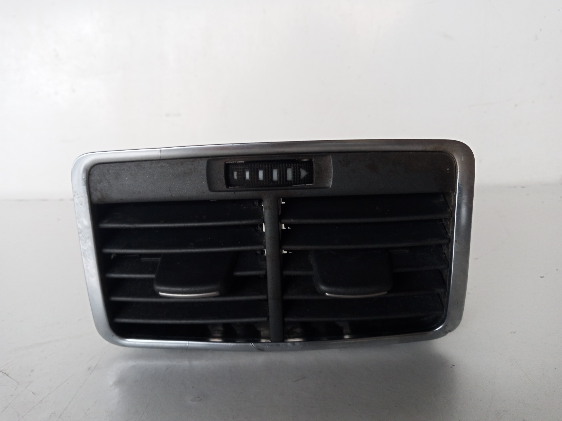 AUDI A6 C6/4F (2004-2011) Γρίλια εισαγωγής αέρα καμπίνας 4F0819203,4F0819203 27568194