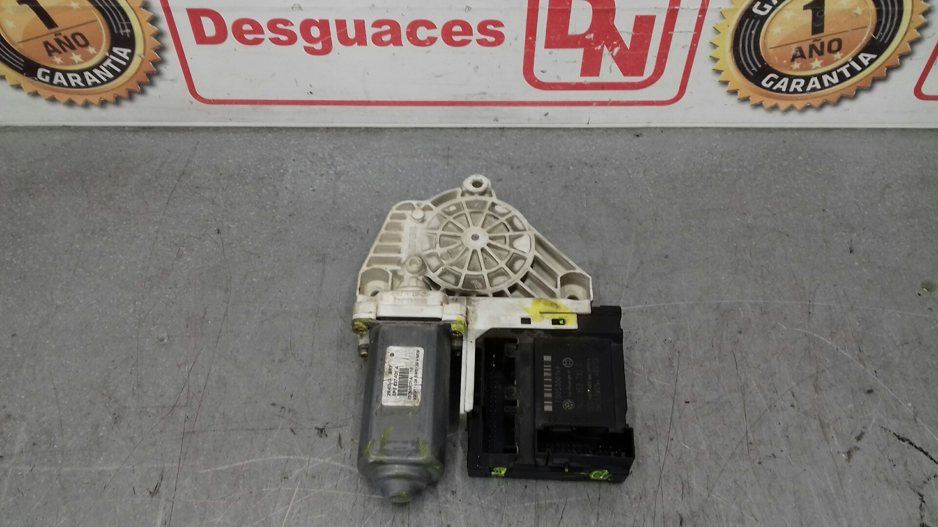 SEAT Toledo 3 generation (2004-2010) Мотор регулятора вікна лівої передньої двері 5P0837401A 20058420
