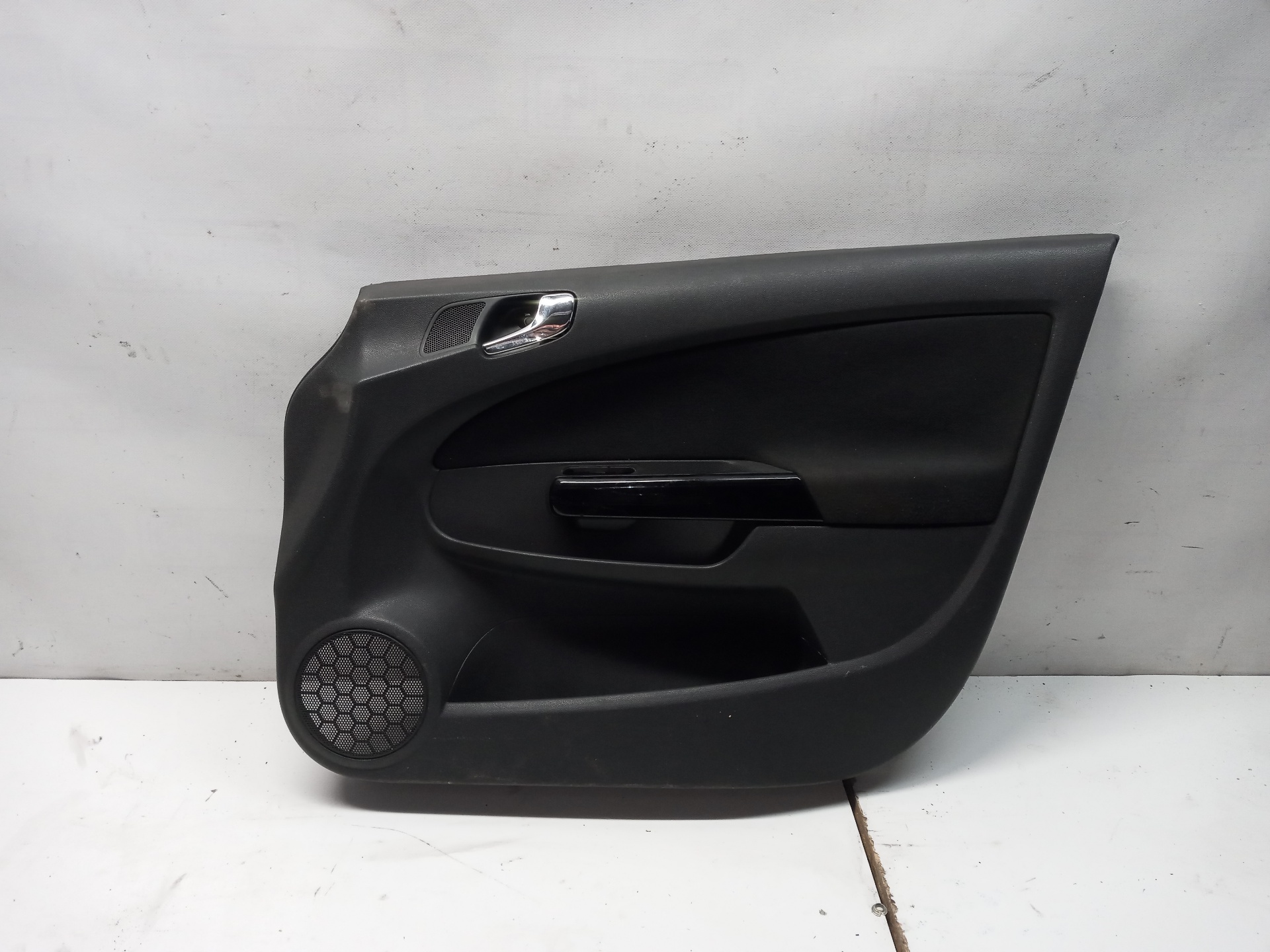 OPEL Corsa D (2006-2020) Панель передніх правих дверей P0112456 26372044