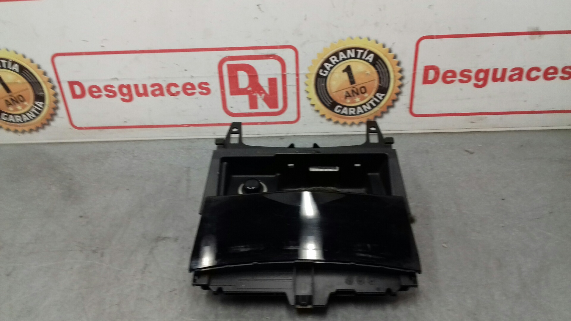 MERCEDES-BENZ C-Class W204/S204/C204 (2004-2015) Попільничка 2046800179 20008931