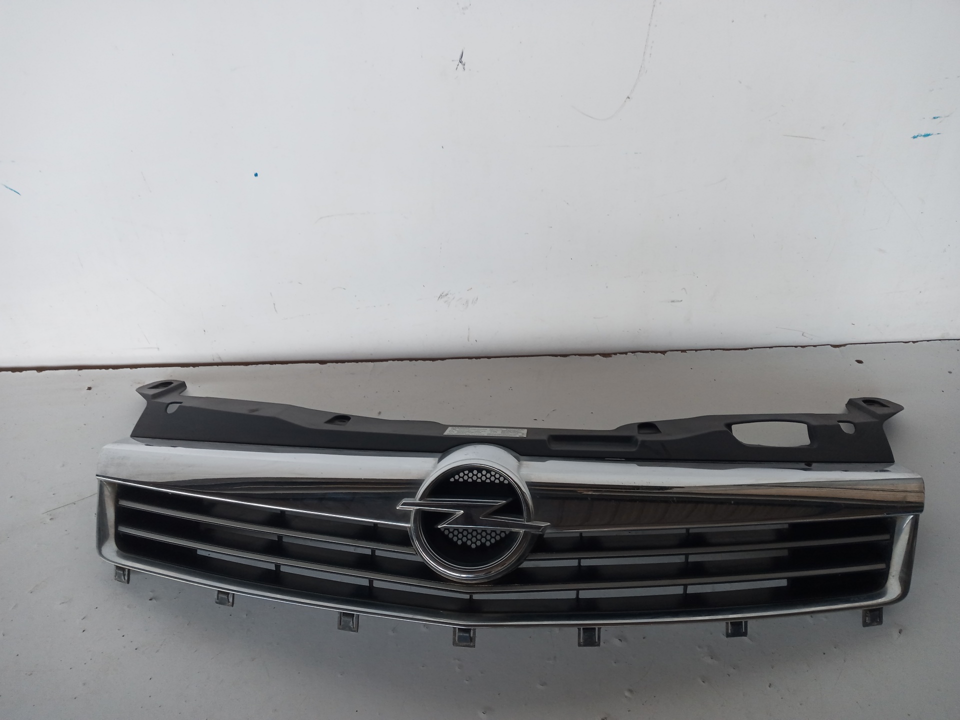 OPEL Astra J (2009-2020) Решетка радиатора 13225775 26376989