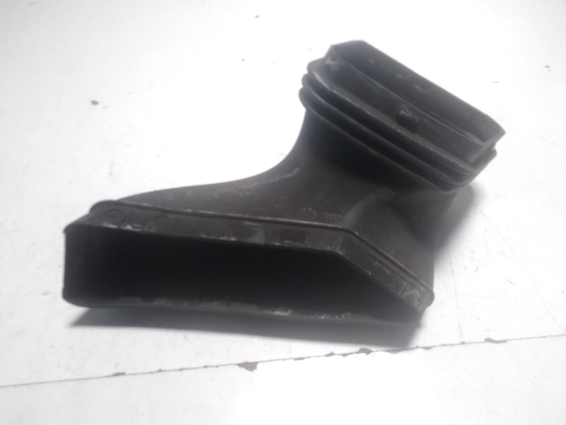 AUDI A4 B8/8K (2011-2016) Kiti vamzdeliai 1021300S01 23644172