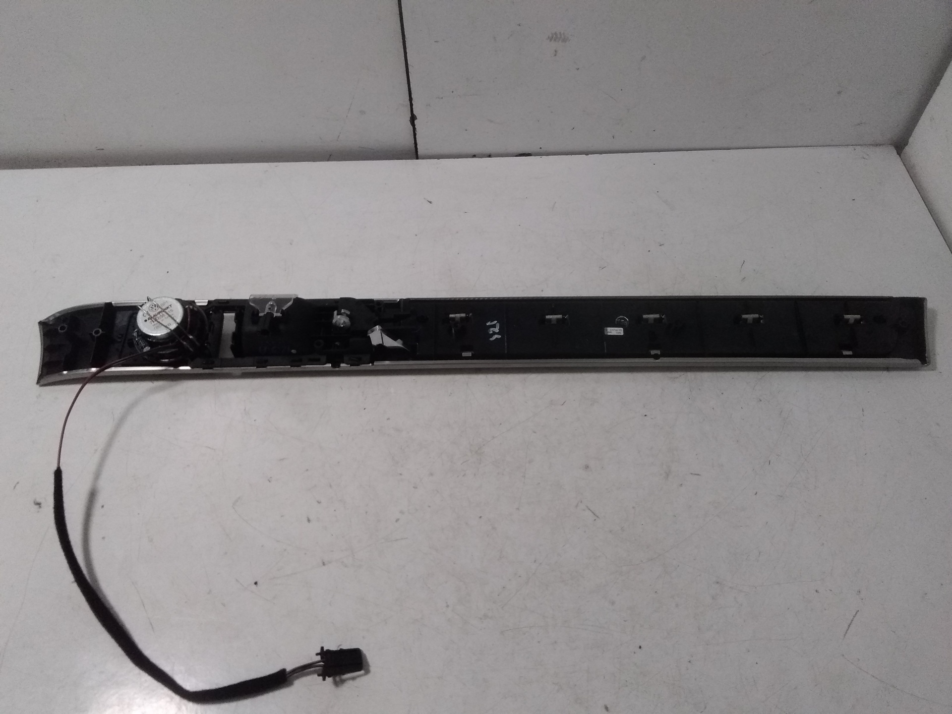 VOLKSWAGEN Touareg 1 generation (2002-2010) Кронштейн ручки передней левой двери 7L6867439 26375321