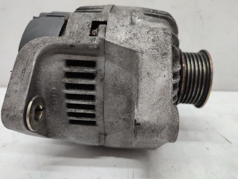 Alternador F9Q 7700431943 de Renault Megane i classic (la0) 1996-2001 98 CV con 197662 km - pieza usada