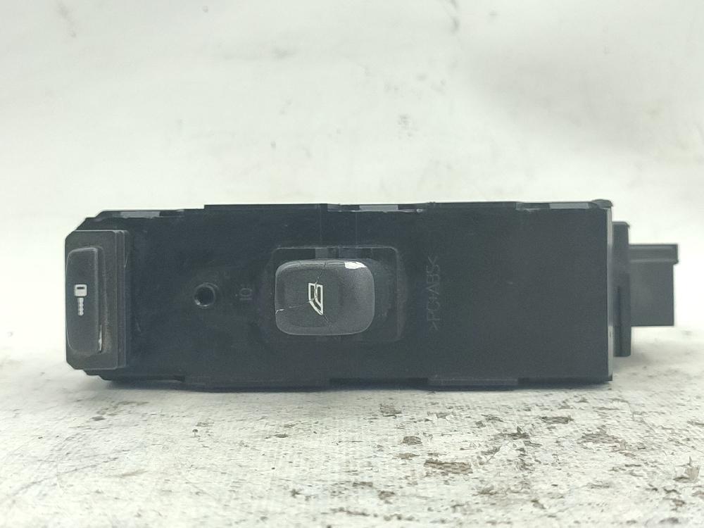 Mando elevalunas delantero derecho D5244T 30658117 de Volvo S60 i (384) 2001-2010 163 CV con 386312 km