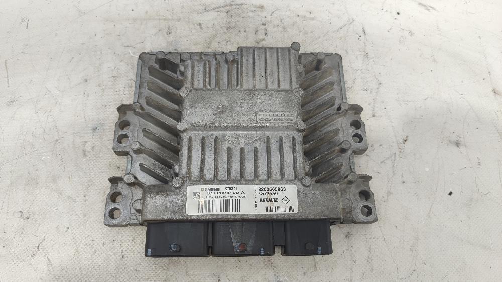 Motorsteuergerät K9K 8200565863 de Renault Megane ii berlina 5p 2002-2009 106 CV con 159783 km - pieza usada