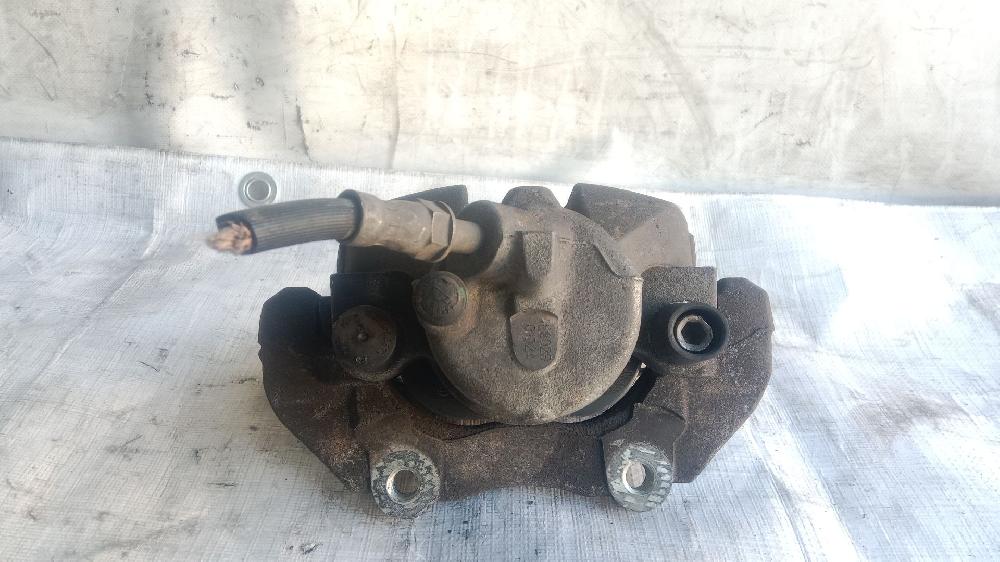 Pinza de freno delantera izquierda KKDA 1682876 de Ford Focus ii (da_, hcp, dp) 2005-2012 115 CV con 165428 km - pieza usada