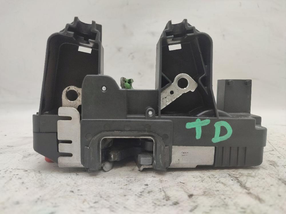 Cerradura puerta trasera derecha Y20DTH 24414135 de Opel Zafira a monospace (t98) 1999-2005 101 CV - pieza usada