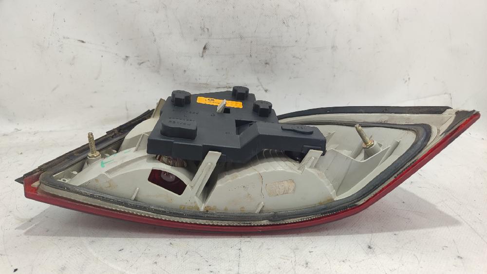 Piloto trasero izquierdo X17DT 90568047 de Opel Vectra b (j96) 1995-2002 82 CV con 193237 km - pieza usada