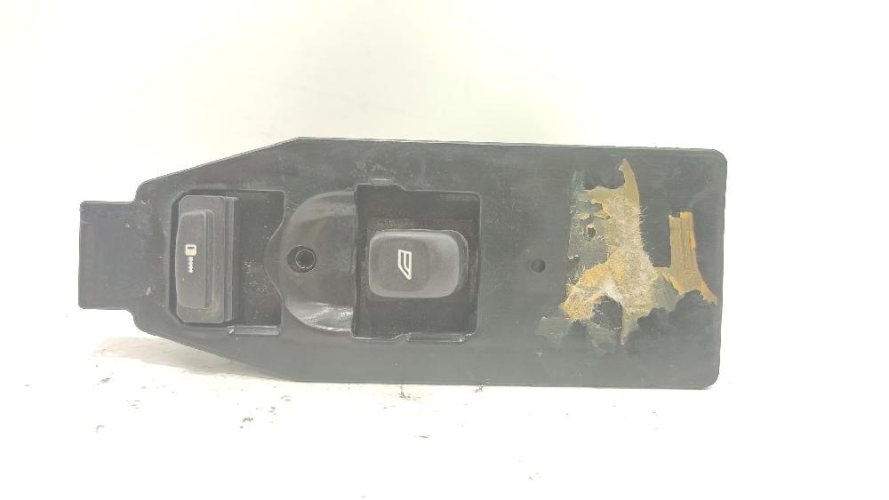 Mando elevalunas delantero derecho D5244T 30658117 de Volvo S60 i (384) 2001-2010 185 CV con 197779 km