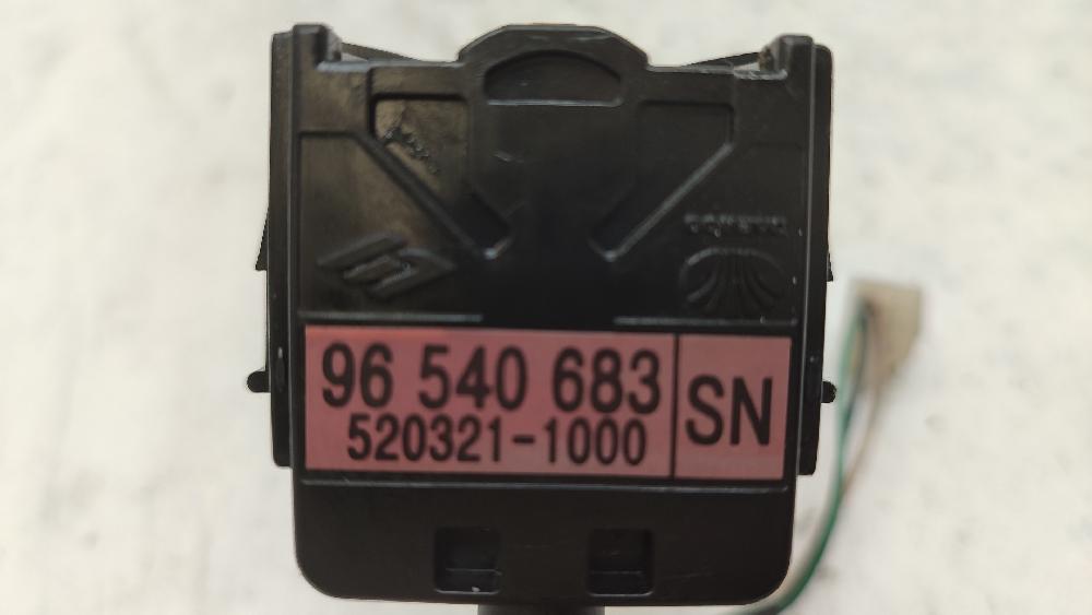 Light switch F14S3 96540683 de Daewoo Aveo / kalos sedán (t250, t255) 2005-2007 83 CV con 104201 km - pieza usada