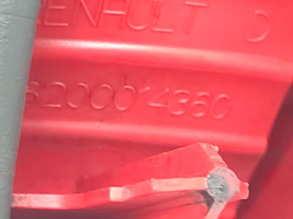 Scheinwerfer hinten rechts F4R 8200014360 de Renault Vel satis (bj0_) 2002-0 163 CV con 162486 km - pieza usada