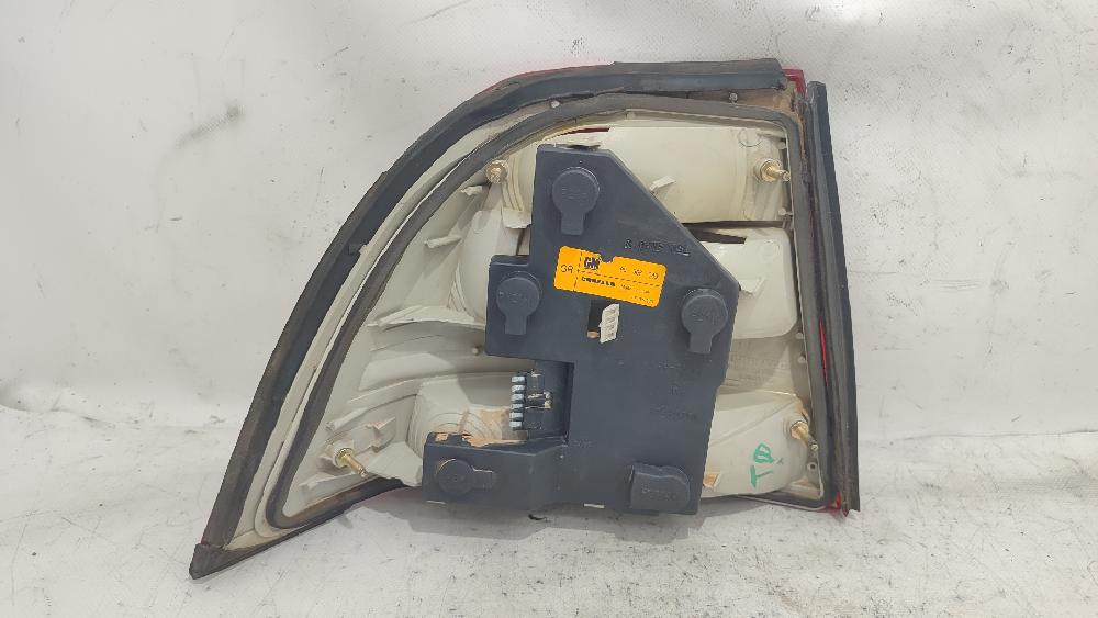 Scheinwerfer hinten rechts X17DT 90568049 de Opel Vectra b (j96) 1995-2002 82 CV con 193237 km - pieza usada