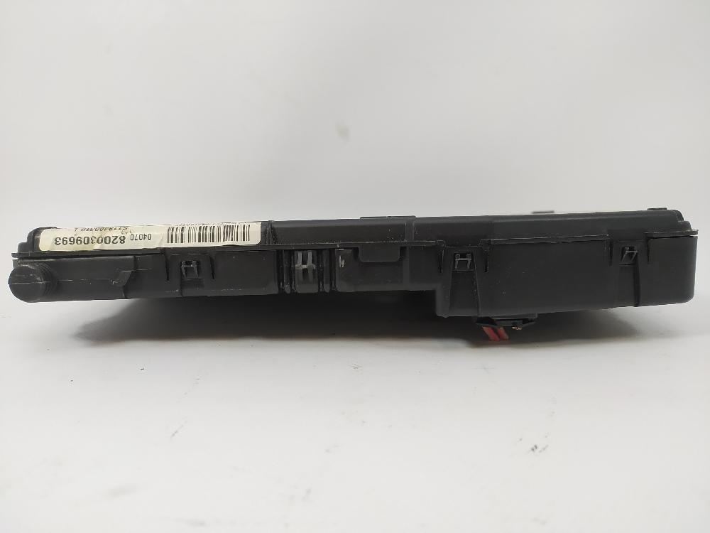 Caja de relés / fusibles F9Q812 8200309693 de Renault Scénic ii (jm0/1_) 2003-2006 120 CV con 204335 km - pieza usada