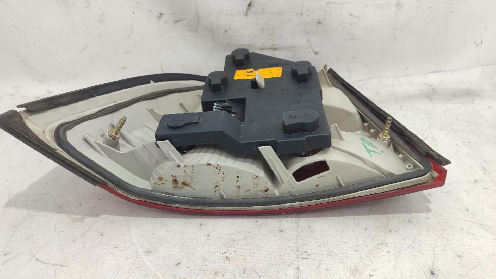 Scheinwerfer hinten rechts X17DT 90568049 de Opel Vectra b (j96) 1995-2002 82 CV con 193237 km - pieza usada
