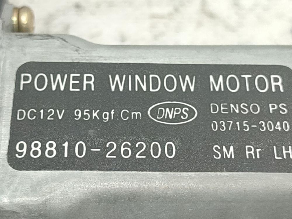 Motor elevalunas trasero izquierdo D4EAV 9881026200 de Hyundai Santa fé i (sm) 2001-2006 125 CV con 148965 km - pieza usada