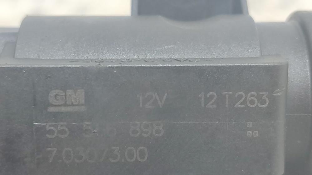 Válvula de aire adicional A17DTS 55566898 de Opel Astra j (p10) 2009-2015 110 CV con 324117 km - pieza usada