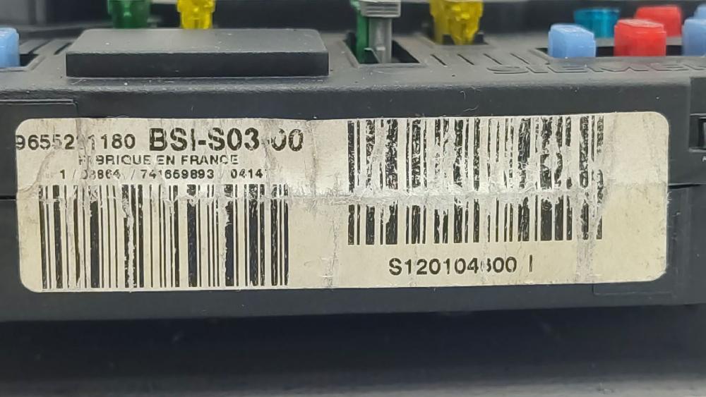 Caja de relés / fusibles RHR 9655221180 de Peugeot 407 (6d_) 2004-2010 136 CV con 229786 km - pieza usada