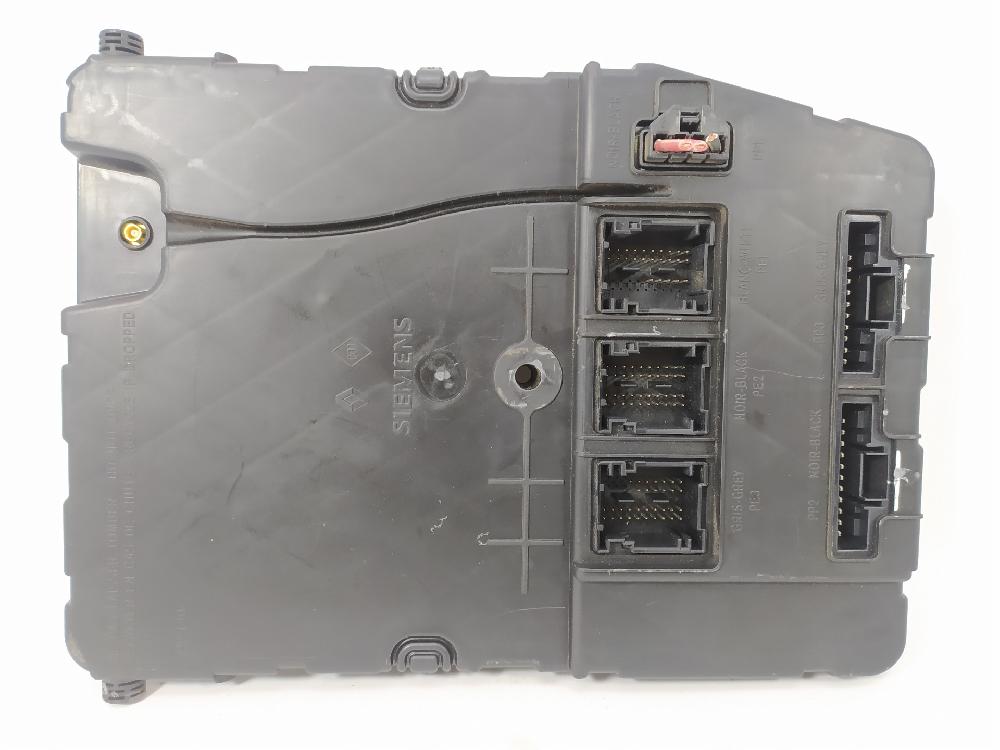 Caja de relés / fusibles F9Q812 8200309693 de Renault Scénic ii (jm0/1_) 2003-2006 120 CV con 204335 km - pieza usada
