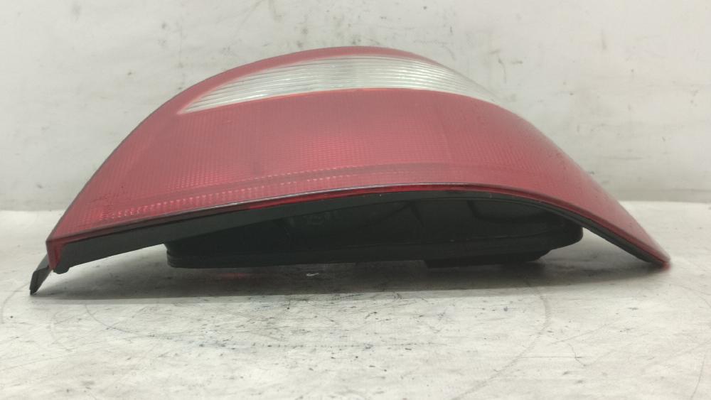 Scheinwerfer hinten rechts F9Q 7700428321 de Renault Megane i fase 2 berlina (ba0) 1999-2002 98 CV con 188704 km - pieza usada